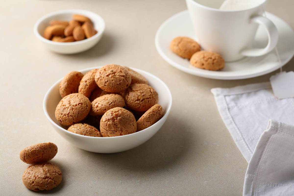 Amaretti: la ricetta, la storia e i dolci più amati