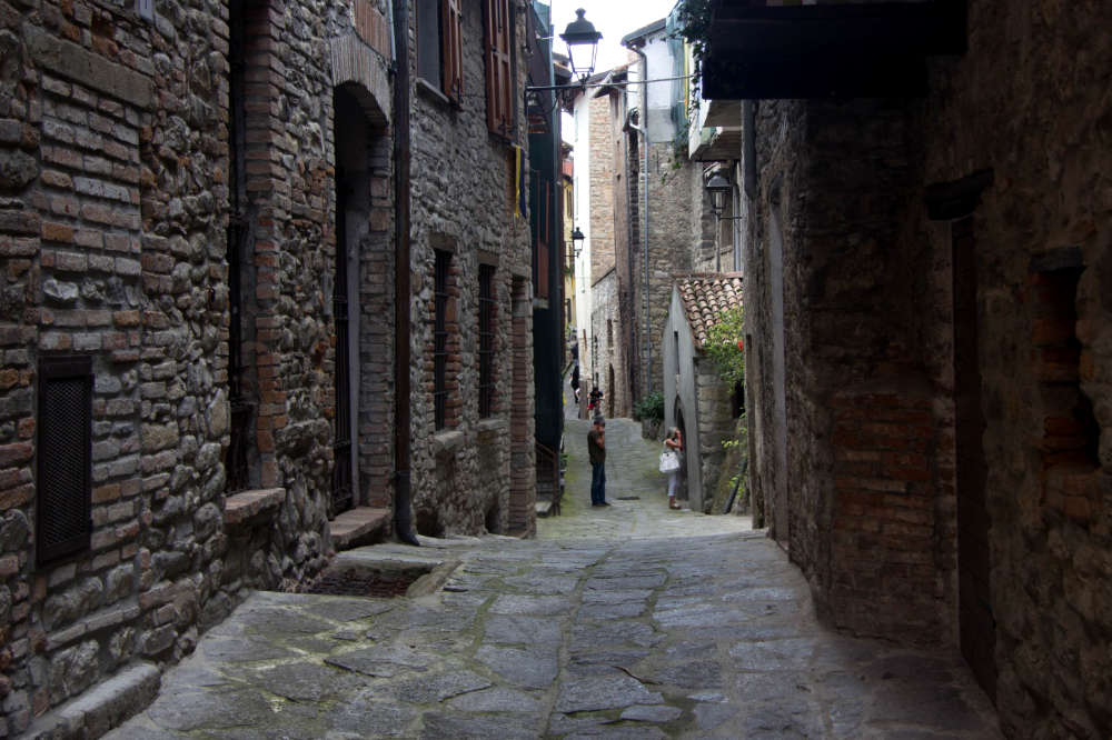 Vicolo dietro le mura